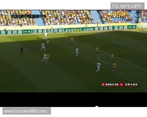 传奇球星荣耀再现足球广告打造不朽传奇魅力球场盛宴