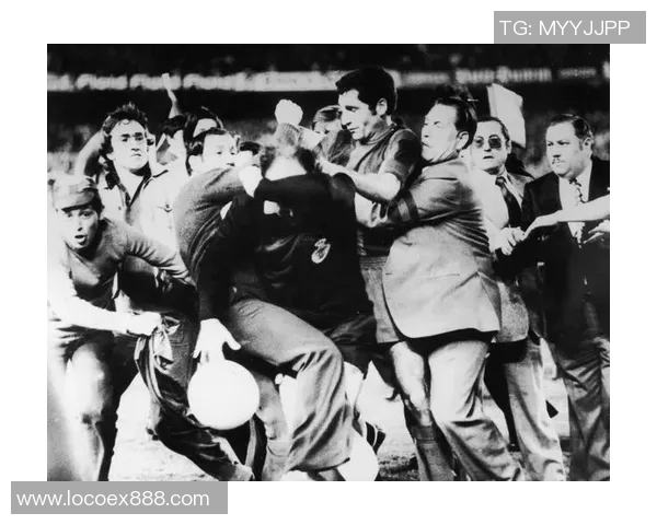 90年代足球传奇人物回顾:球场上的英雄与时代印记 90年代足球传奇人物回顾:球场上的英雄与时代印记